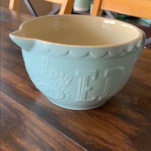 Batter mixing bowl
